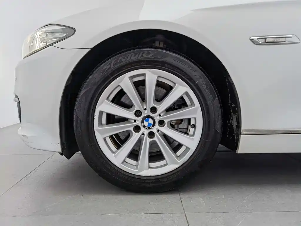 BMW 5 Series — миниатюра 17