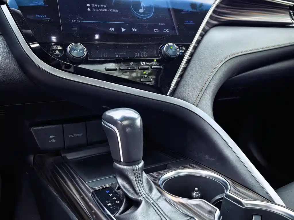 Toyota Camry 2019 2.0G Luxury V