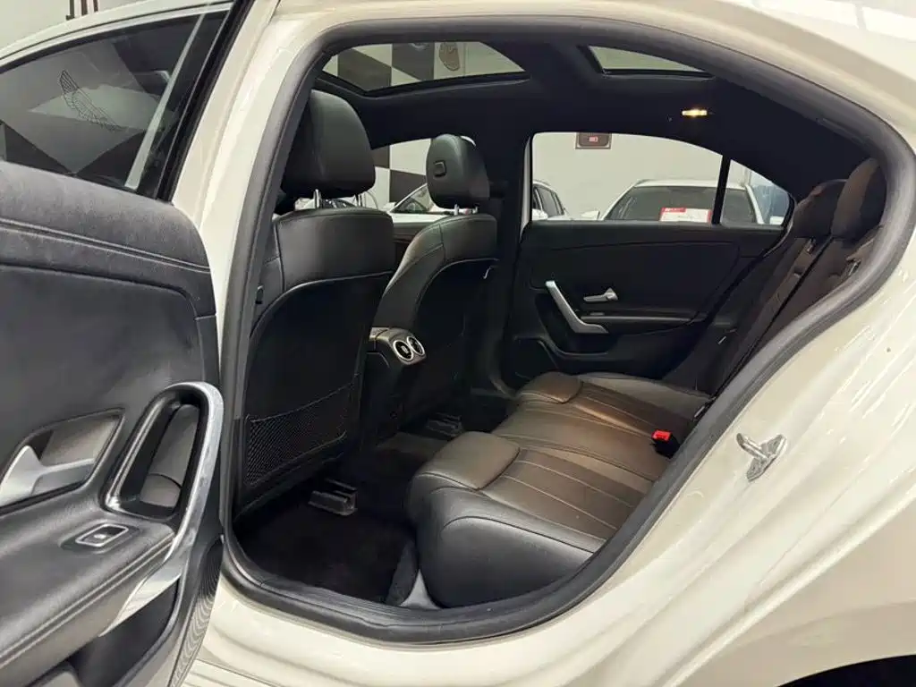 Mercedes-Benz A-Class — миниатюра 8
