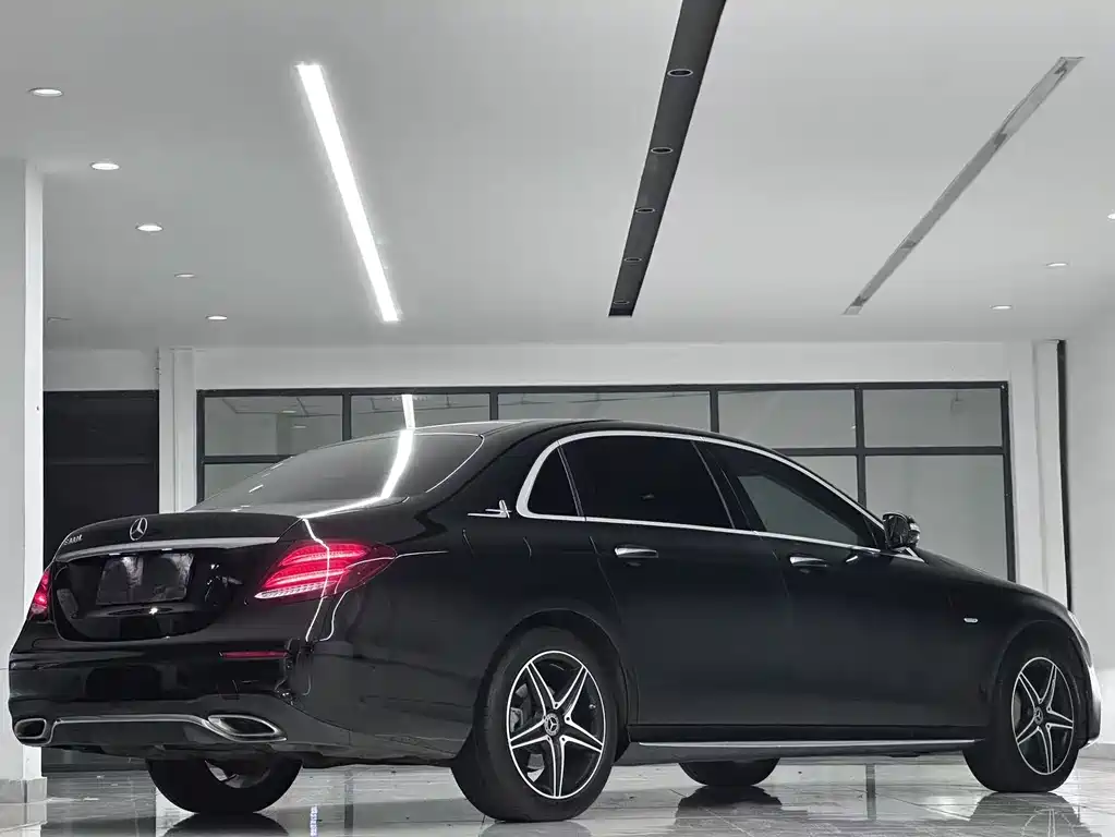 Mercedes-Benz E-Class — миниатюра 14