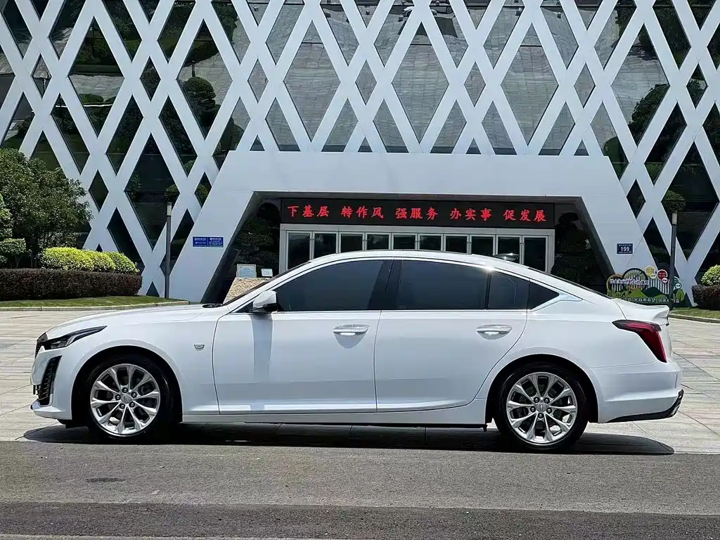 Cadillac CT5 — миниатюра 9