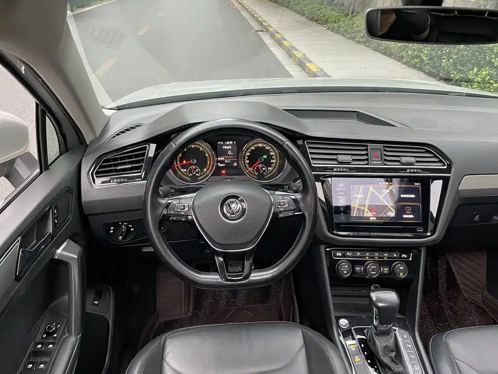 Volkswagen Tiguan L — миниатюра 17