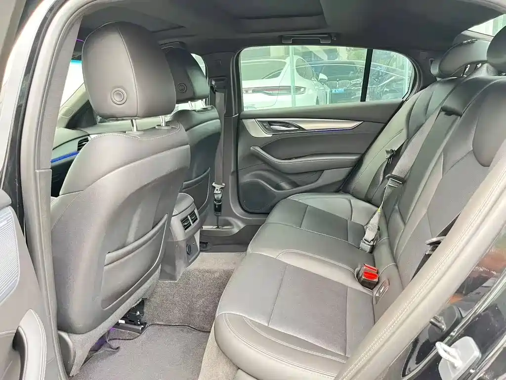 Cadillac CT5 — миниатюра 6