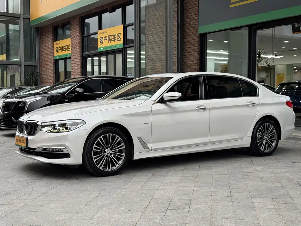 BMW 5 Series — миниатюра 4