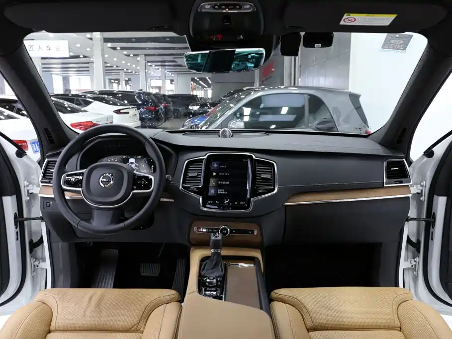 Volvo XC90 — миниатюра 10