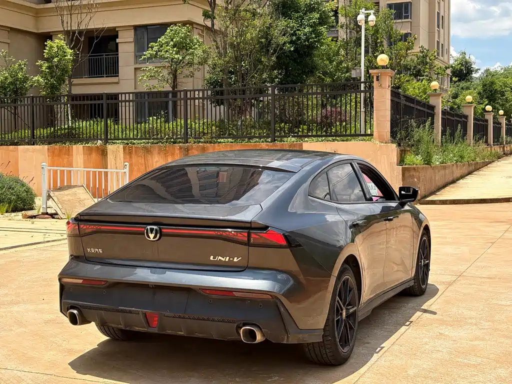 Changan UNI-V 2022 1.5T Luxury