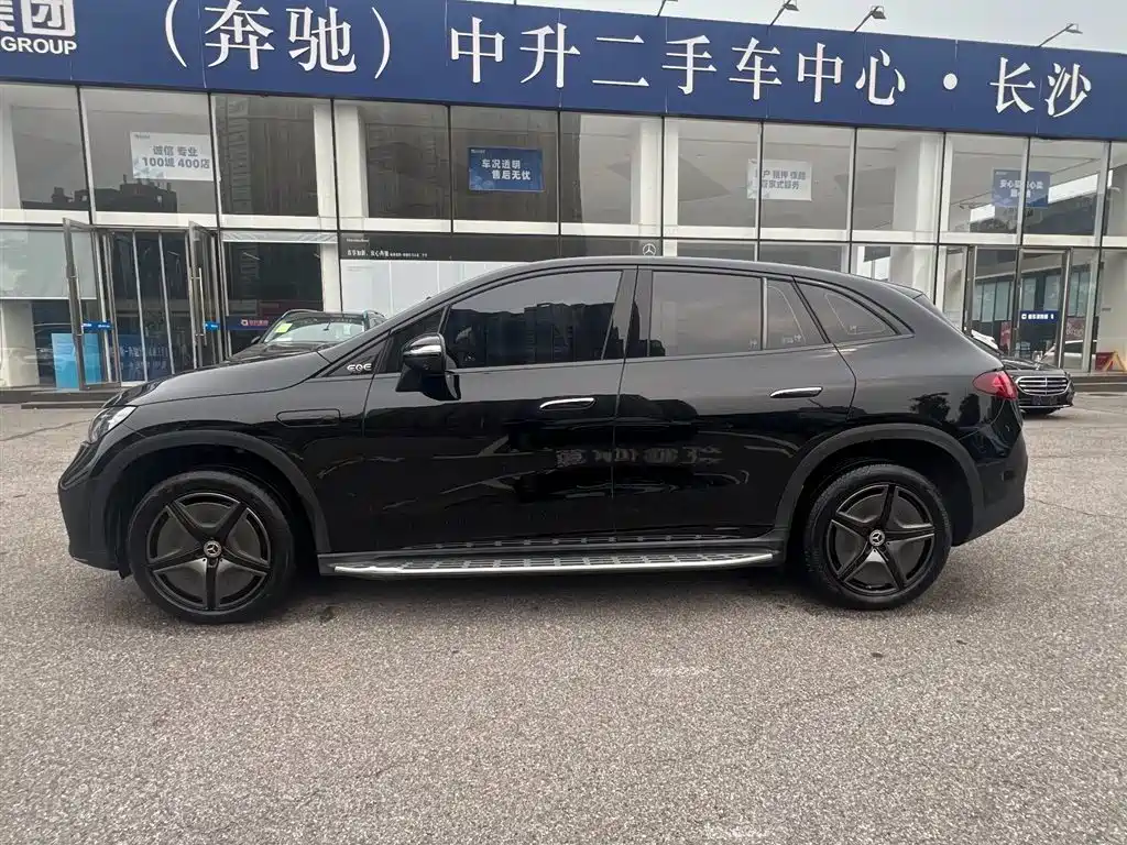 Mercedes-Benz EQE SUV — миниатюра 8