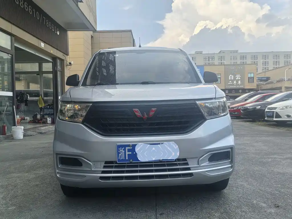 Wuling Hongguang V — миниатюра 2