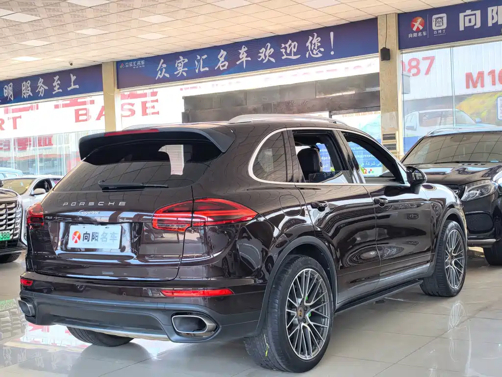 Porsche Cayenne — миниатюра 6
