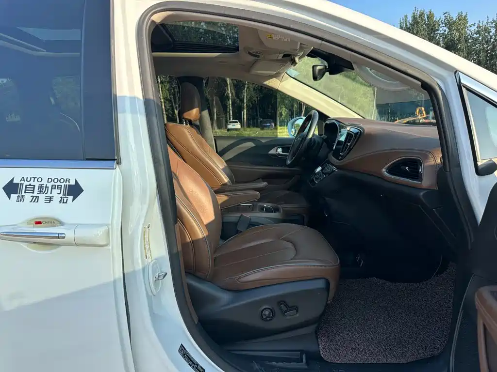 Chrysler Grand Voyager (Import) — миниатюра 15