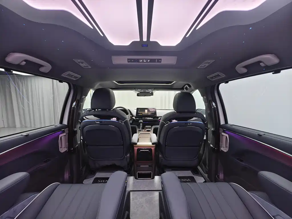 Toyota Sienna — миниатюра 14