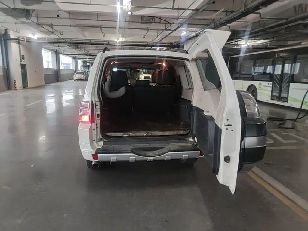 Mitsubishi Pajero (Import) — миниатюра 15