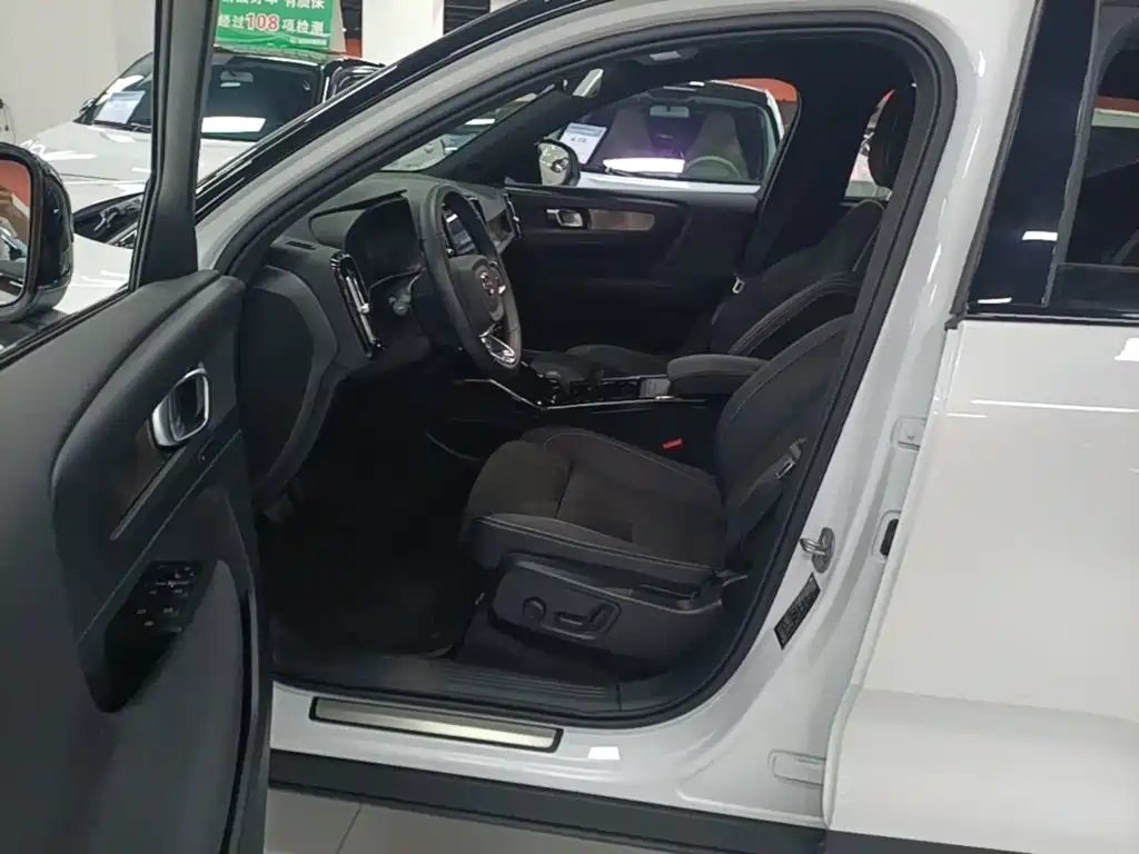 Volvo XC40 NEV — миниатюра 15