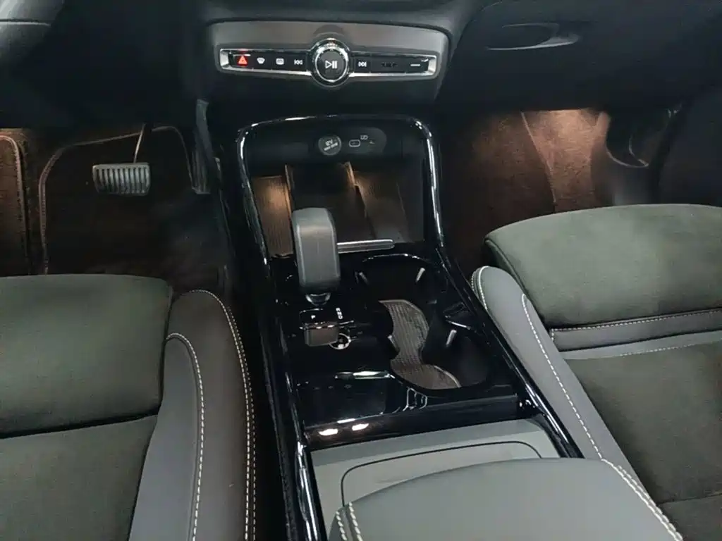 Volvo XC40 NEV — миниатюра 14