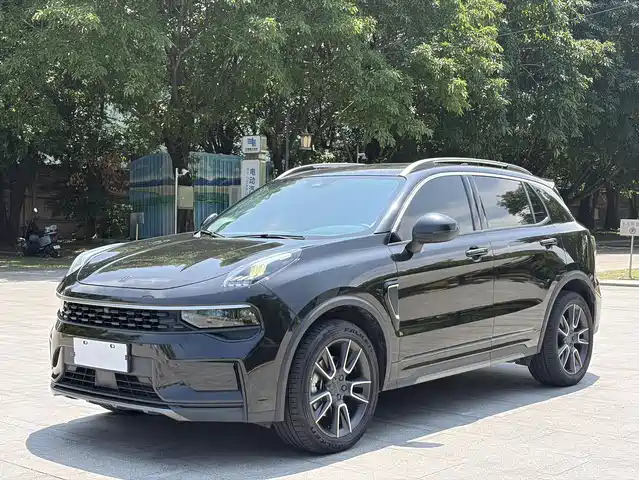 2021 Lynk & Co 01