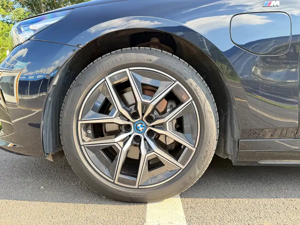 BMW i5 — миниатюра 5