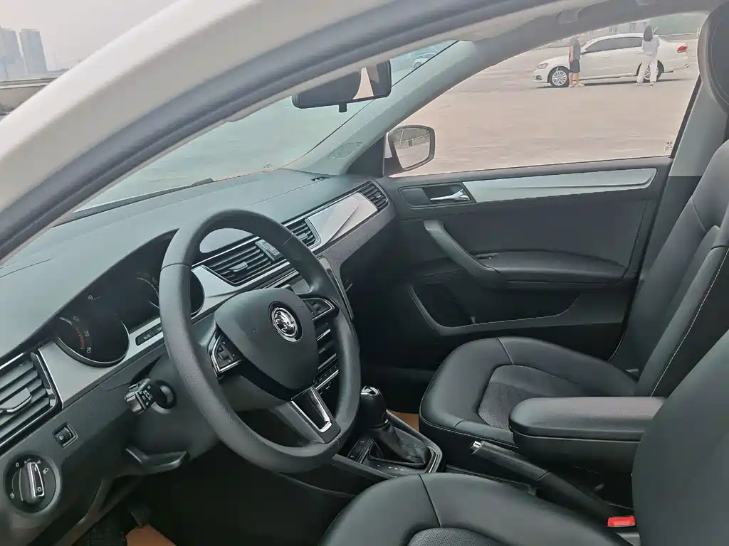 Skoda Rapid — миниатюра 11