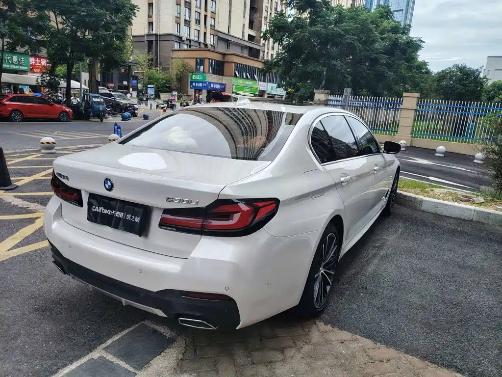 BMW 5 Series — миниатюра 4