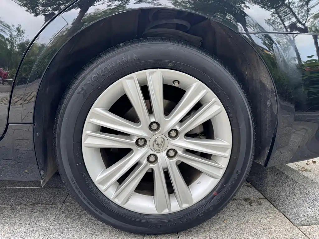 Lexus ES — миниатюра 10