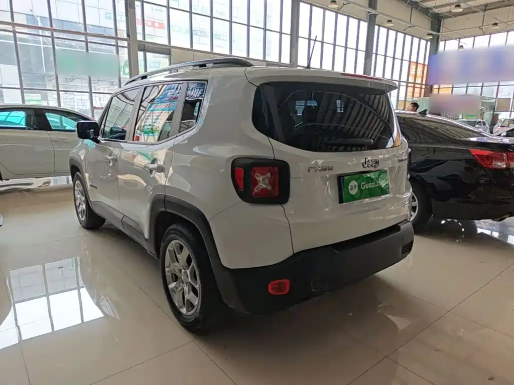 Jeep Renegade — миниатюра 5