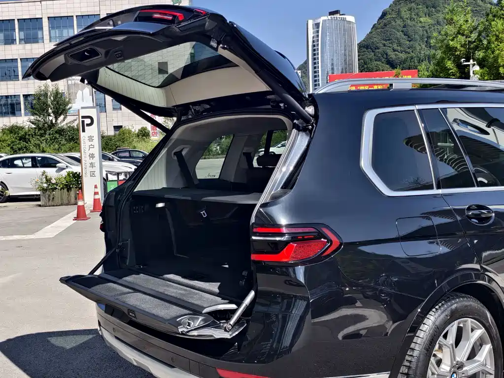 BMW X7 2024 xDrive40i Lead Luxury