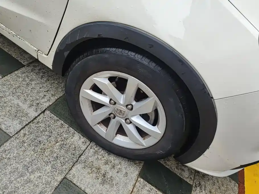 Baojun 310W — миниатюра 6