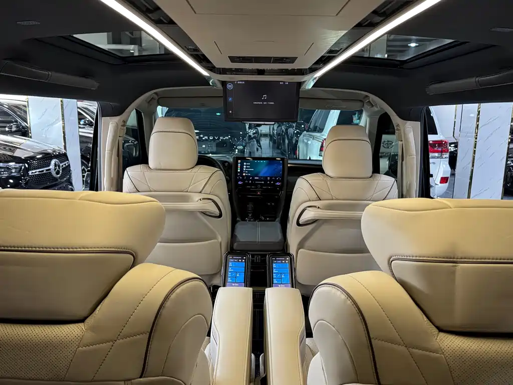 Toyota Vellfire Crown Hybrid 2.5L Supreme Executive Edition, фото 8
