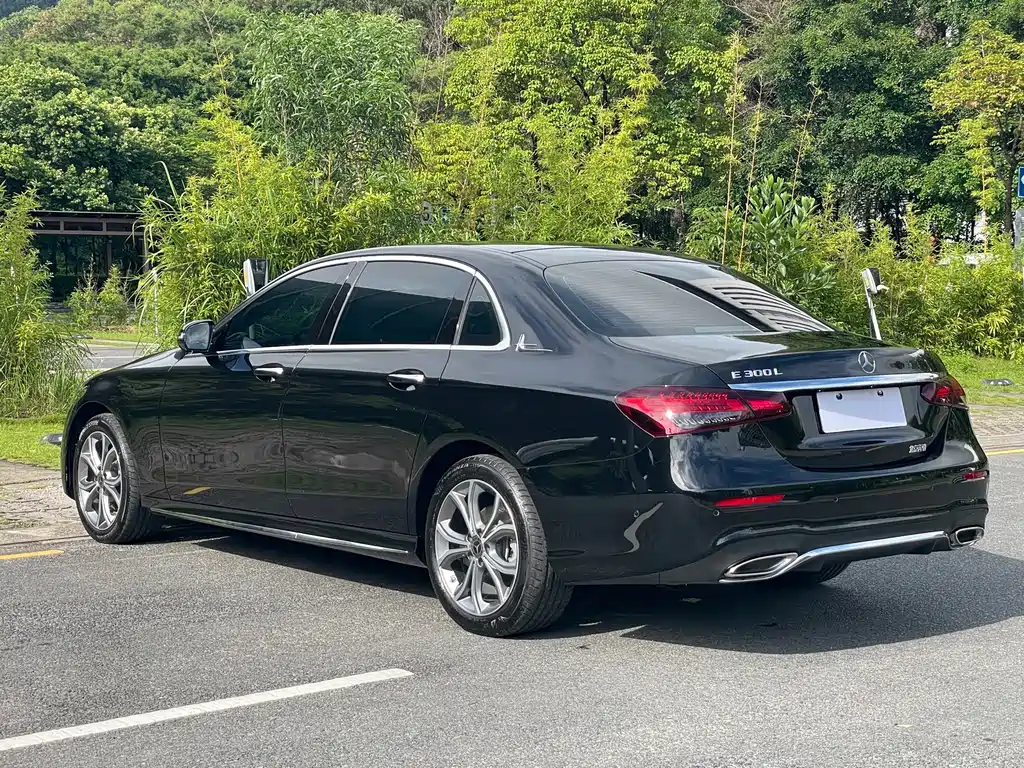 Mercedes-Benz E-Class — миниатюра 5
