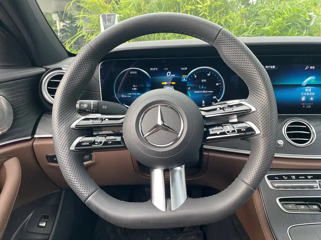 Mercedes-Benz E-Class — миниатюра 13