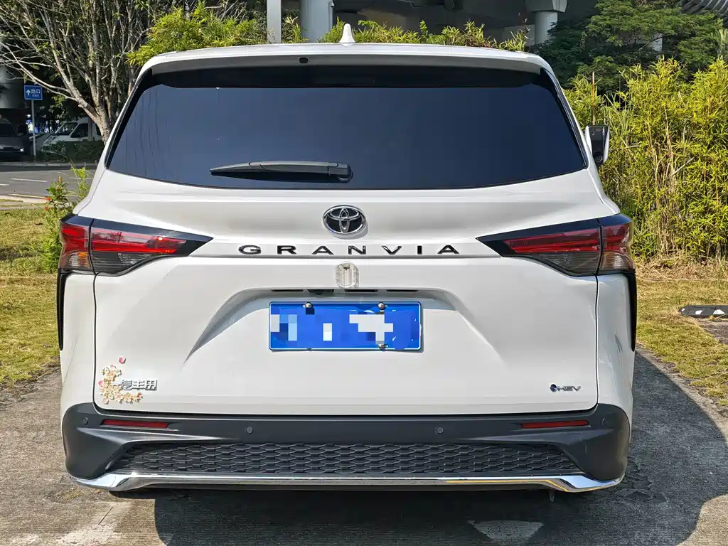 Toyota Granvia — миниатюра 4