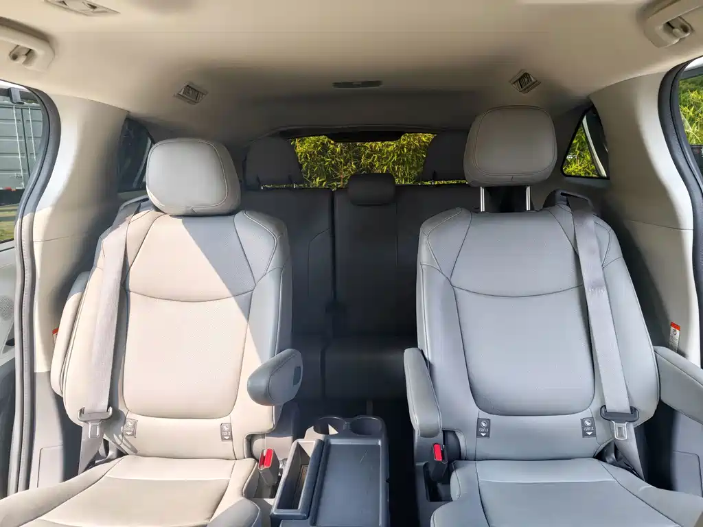 Toyota Granvia — миниатюра 9
