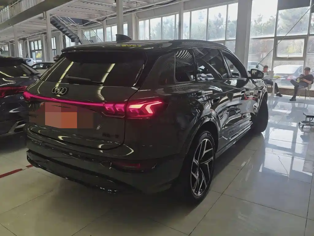 Audi Q6L e-tron — миниатюра 2