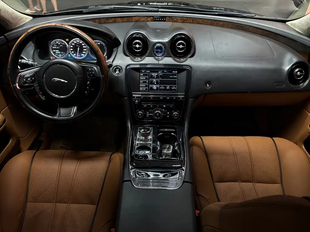 Jaguar XJ — миниатюра 11