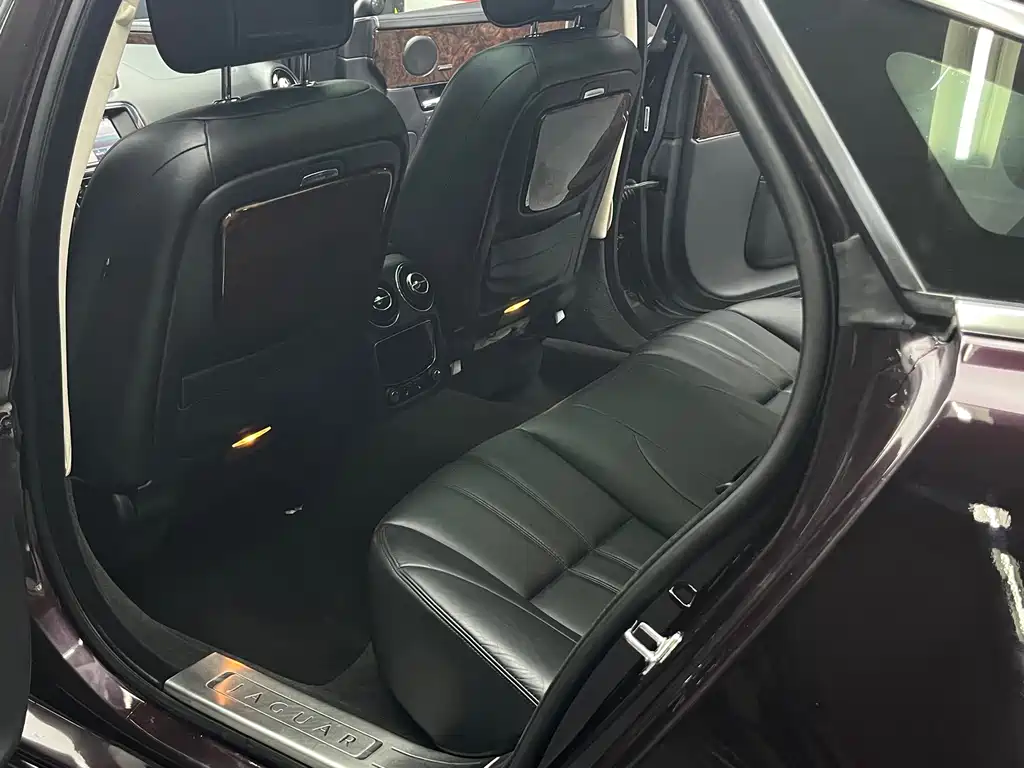 Jaguar XJ — миниатюра 18