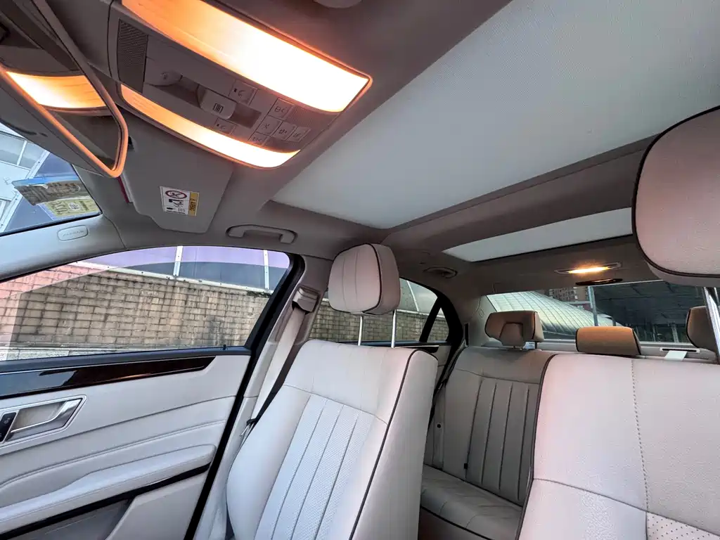 Mercedes-Benz E-Class — миниатюра 7