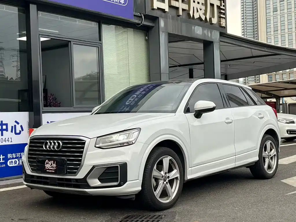 Audi Q2L 2019