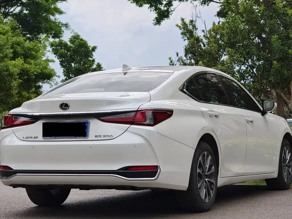 Lexus ES 2022 200