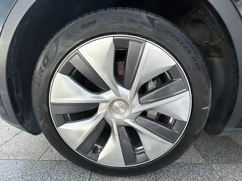 Tesla Model Y — миниатюра 14