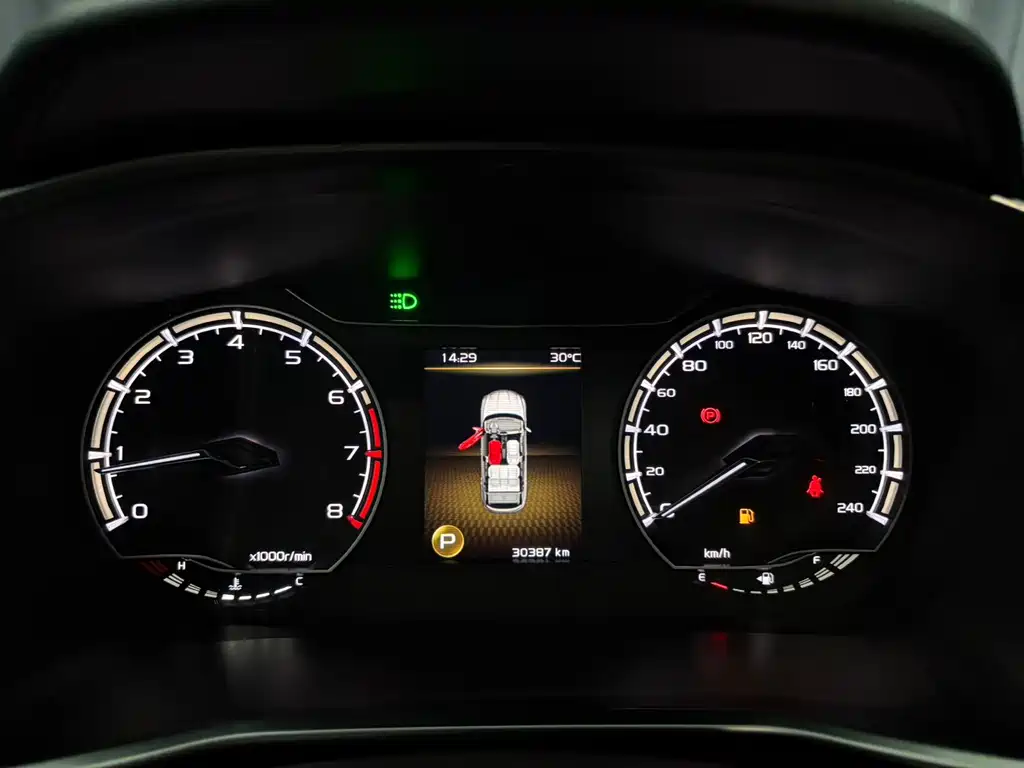 Geely Binyue — миниатюра 13