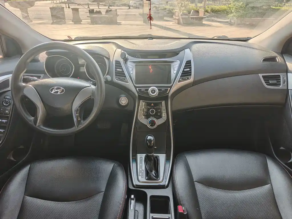 Hyundai Elantra Langdong — миниатюра 10