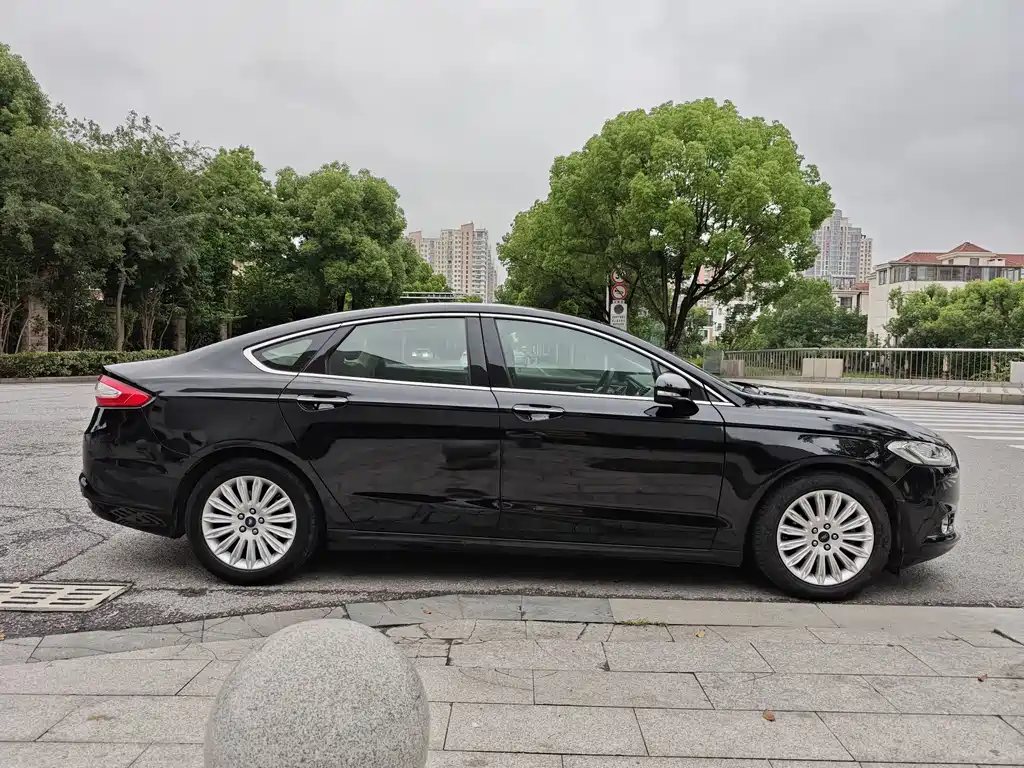 Ford Mondeo 2013 2.0L GTDi200 Luxury