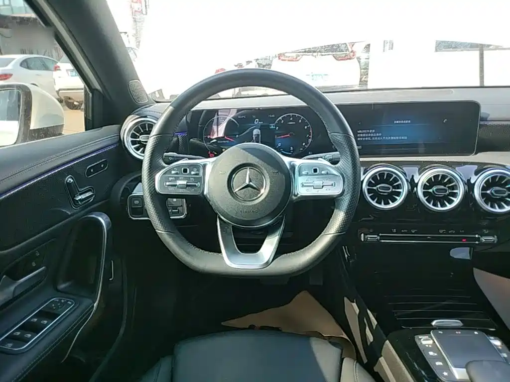 Mercedes-Benz A-Class — миниатюра 11