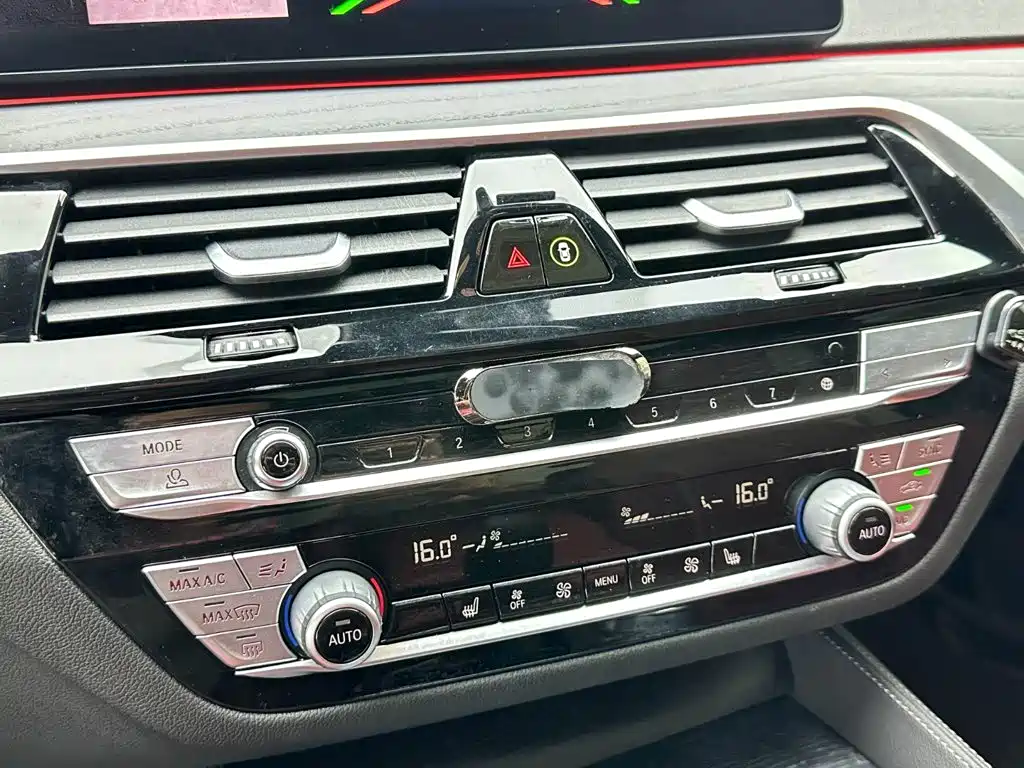 BMW 5 Series — миниатюра 15