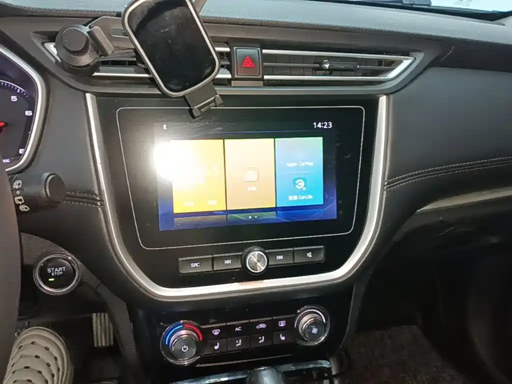 Roewe RX3 — миниатюра 13