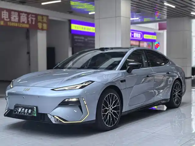 2025 Geely Galaxy E8