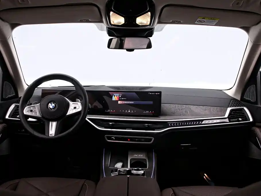 BMW X5 2023 xDrive 30Li Premium M Sport