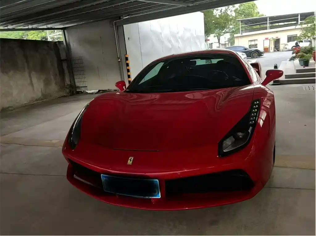 FERRARI 488