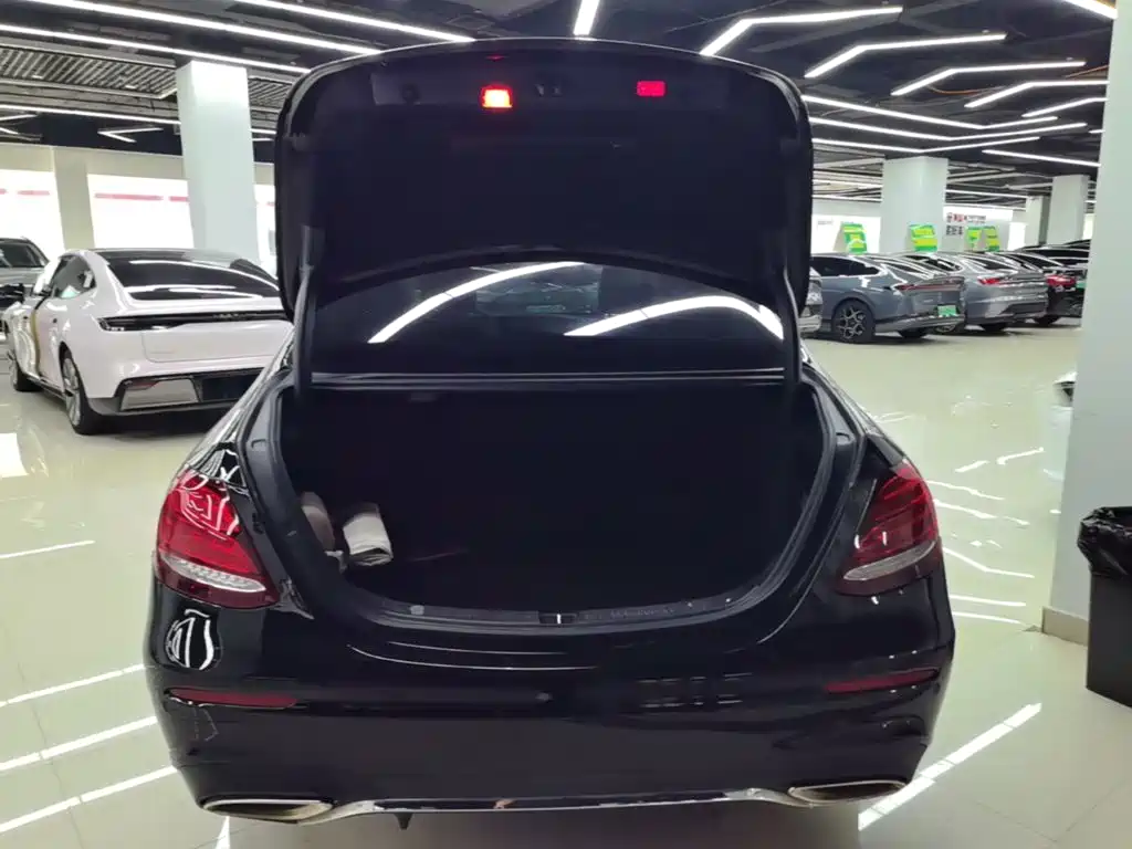 Mercedes-Benz E-Class — миниатюра 19