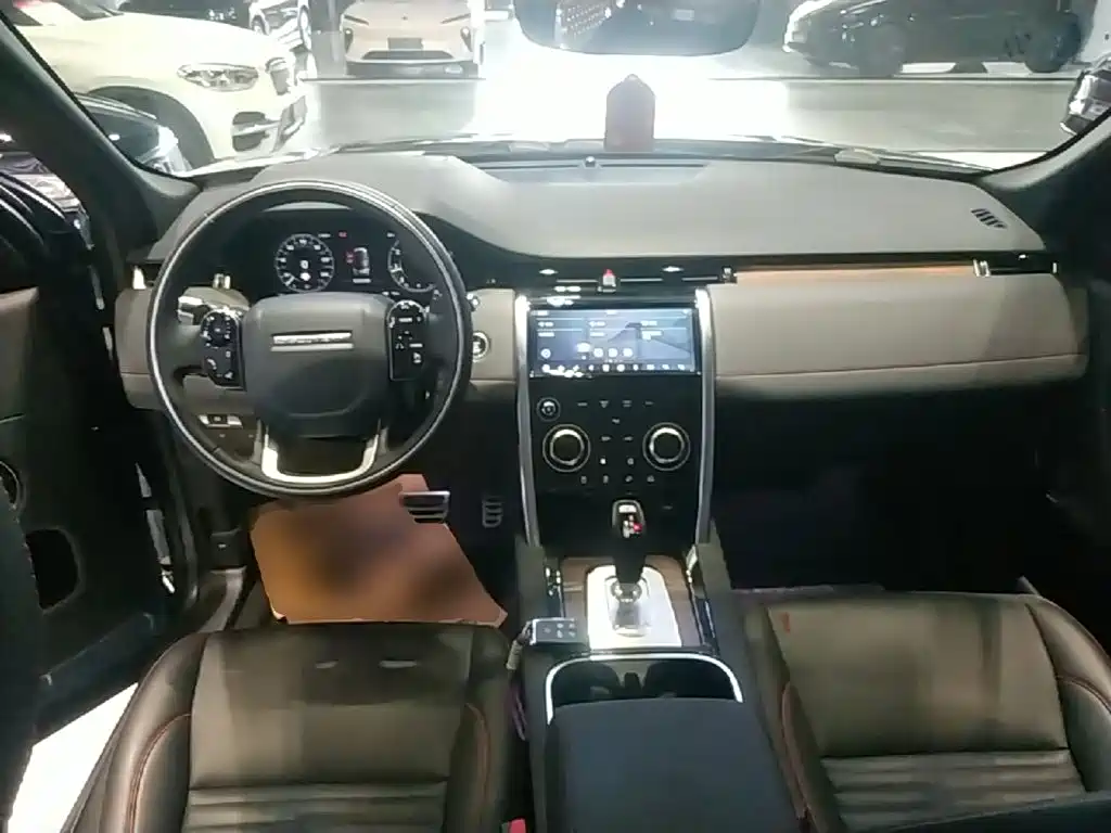 Land Rover Discovery Sport — миниатюра 10