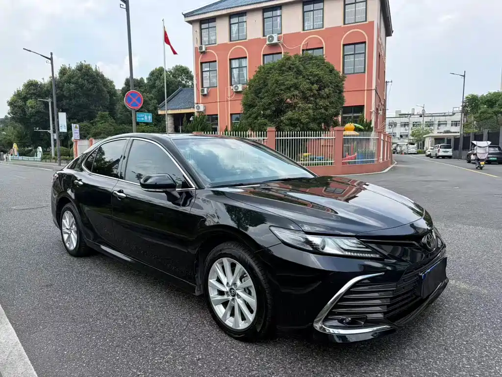 Toyota Camry — миниатюра 3